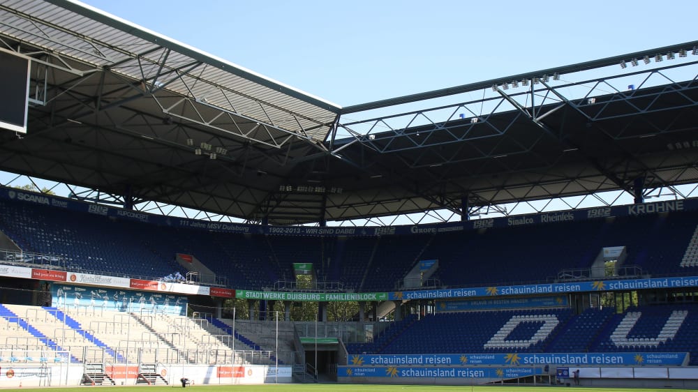 Lockere Schrauben an den Lichtstegplatten in der Duisburger Arena haben f&#252;r eine Verschiebung der Partie zwischen dem MSV und dem SV Meppen gesorgt.