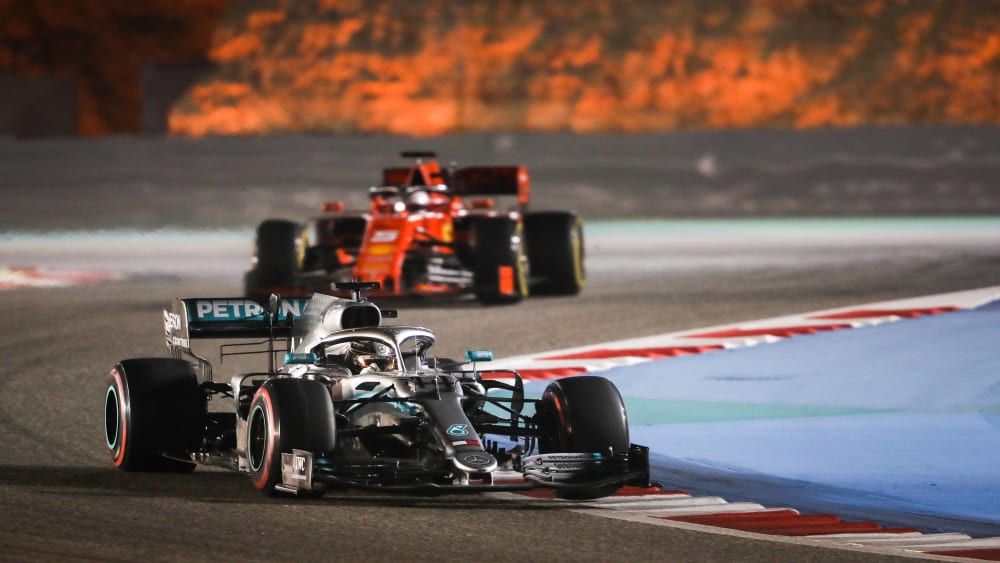 In Bahrain fuhr Hamilton Ferrari-Pilot Sebastian Vettel davon.