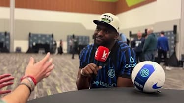 Cliff Avril, ehemaliges Mitglied der legendären "Legion of Boom", erklärt uns im Interview vor dem Super Bowl LX in San Francisco, was die Seahawks-Defense von damals so einzigartig machte und warum sie zu den besten Defenses der NFL zählt.
