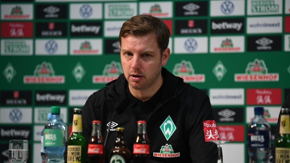 Trainer Florian Kohfeldt lässt sich die Option eines Kurztrainingslagers vor dem anstehenden Gastspiel in Leipzig noch offen.