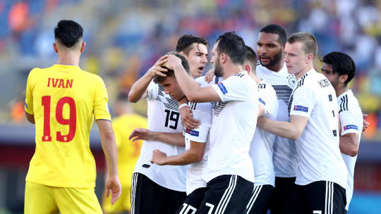Deutschlands U-21-Team jubelt über ein Tor gegen Rumänien - und später über den Einzug ins EM-Finale. 