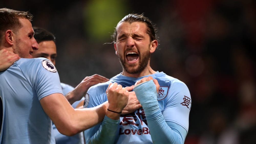 Jay Rodriguez (rechts) bejubelt seinen Treffer zum 2:0 beim Sieg des FC Burnley gegen Manchester United.