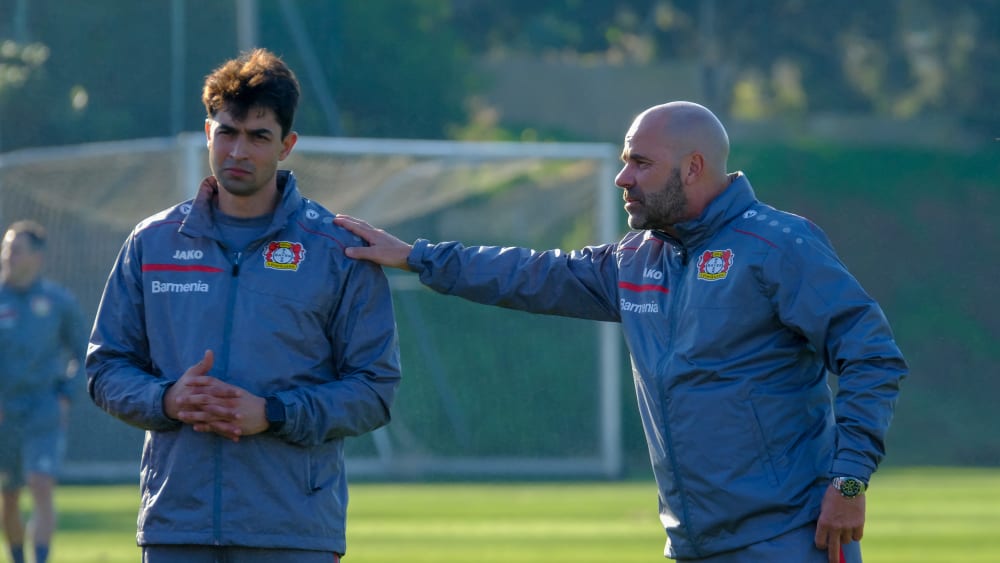 Besondere Herausforderungen: Schahriar Bigdeli (l.) mit Cheftrainer Peter Bosz.