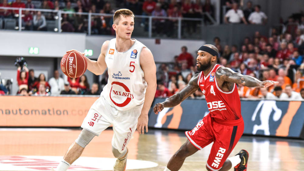 T.J. Bray (li.) läuft in der kommenden Saison für die Basketballer des FC Bayern auf.