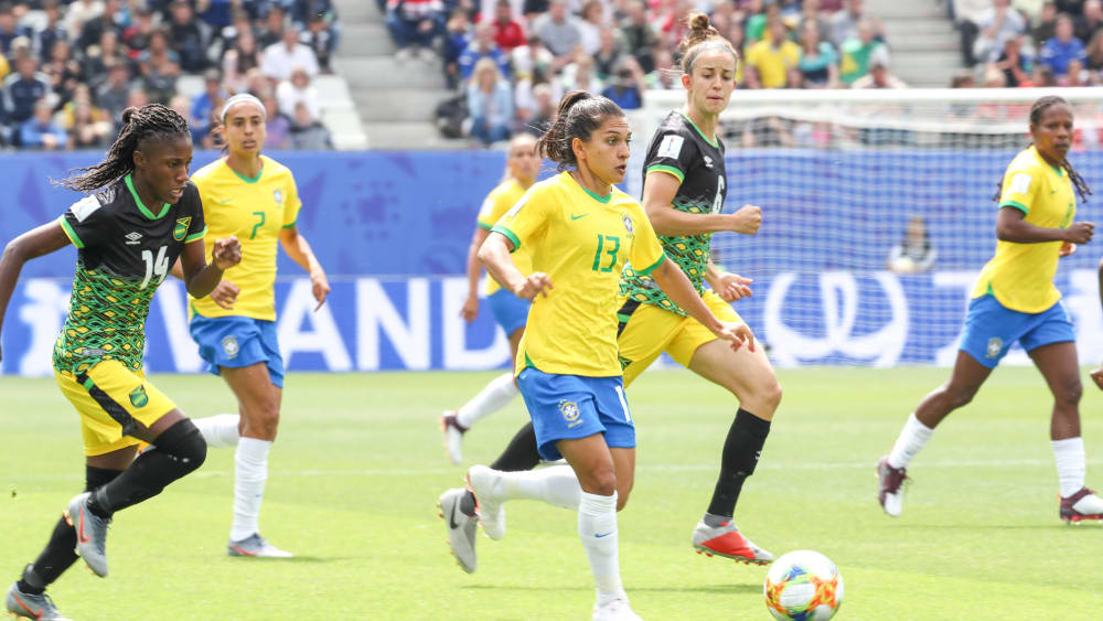 Leticia Santos am Ball