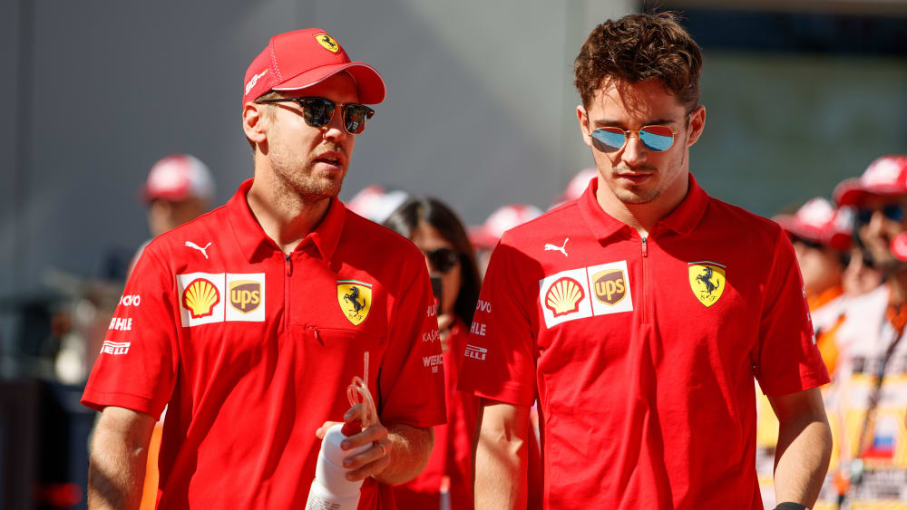 Generationenduell mit Knalleffekten: Die Ferrari-Piloten Sebastian Vettel (li.) und Charles Leclerc.