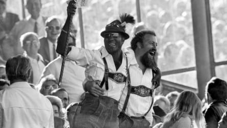 Tracht auf Tribüne: Fans des FC Bayern 1970.