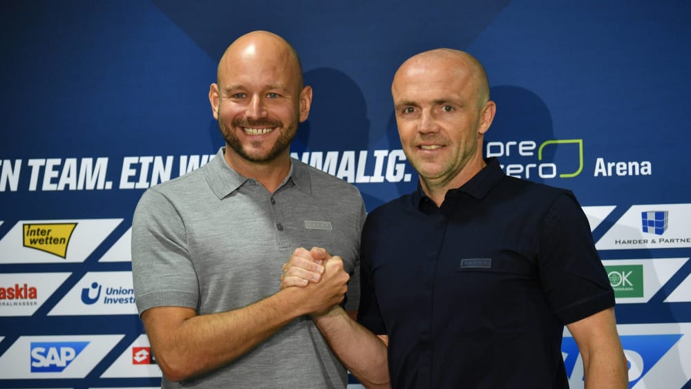 Handshake zum Trainingsauftakt: Alexander Rosen (li.) und Alfred Schreuder.