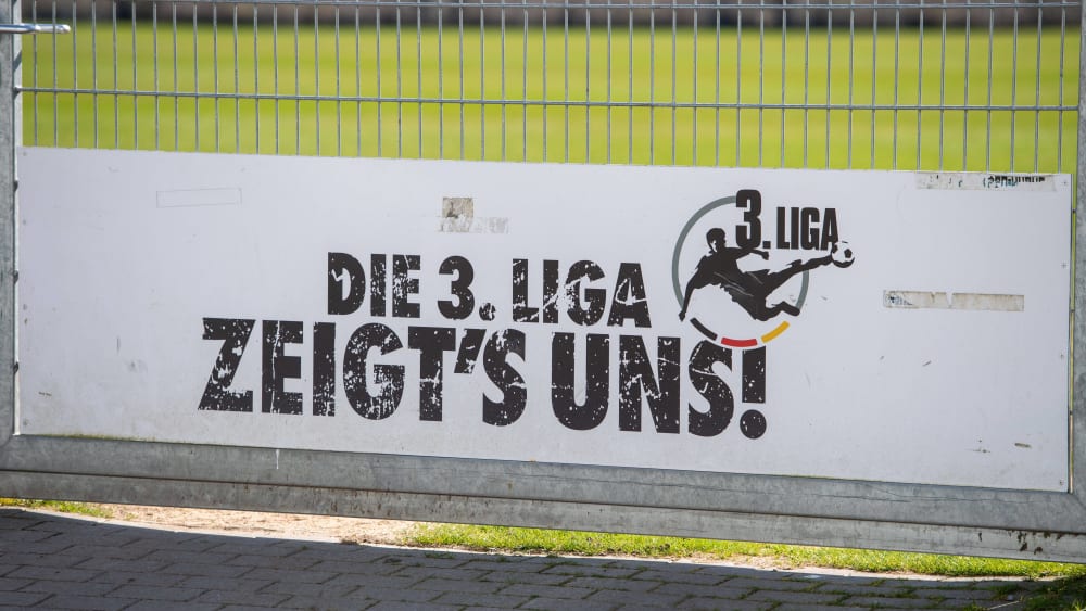 Geht bei einigen Klubs "das Licht aus"? Die überraschende Erhöhung der VBG-Beiträge besorgt DFB-Schatzmeister Dr. Stephan Osnabrügge.