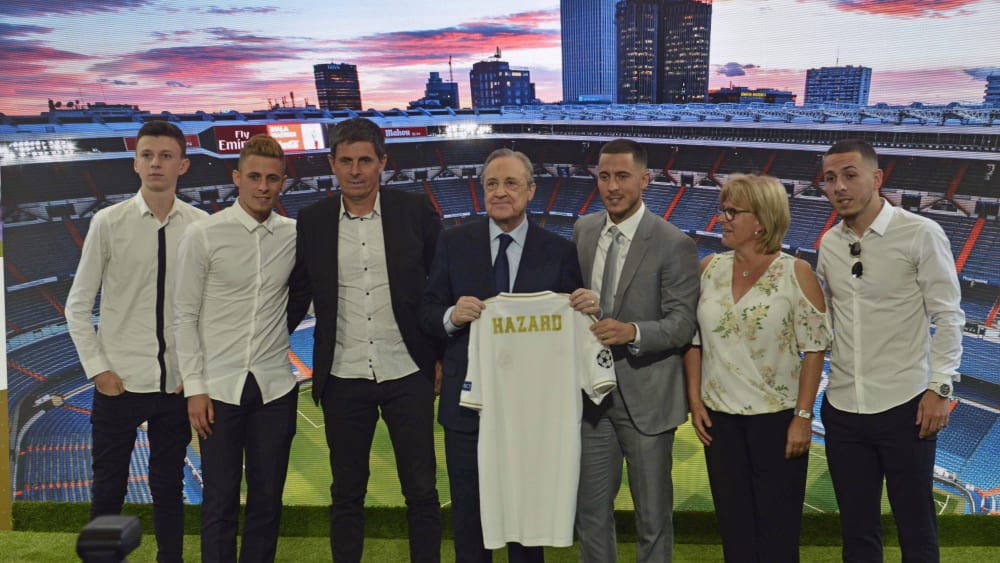 Extra nach Madrid angereist: Dortmunds Thorgan Hazard (2.v.l.) ließ sich die Real-Vorstellung seines großen Bruders Eden (3.v.r.) nicht entgehen.
