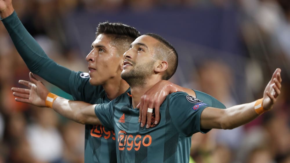Traumtor: Hakim Ziyech (re.) traf wunderschön zum 1:0.