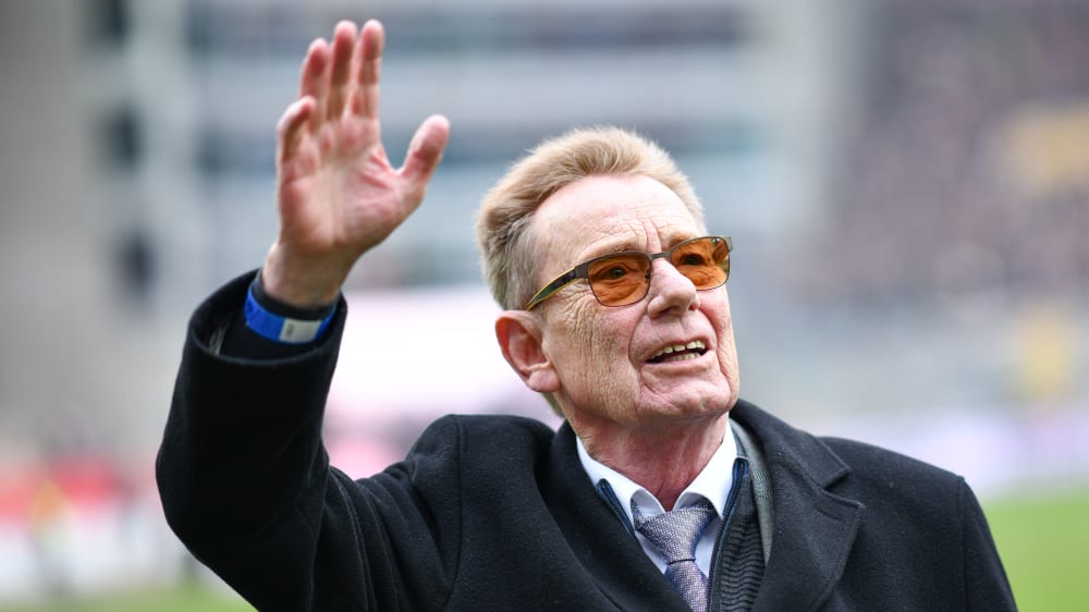 Abschied nehmen: Norbert Thines bei einem Zweitligaspiel des FCK 2018