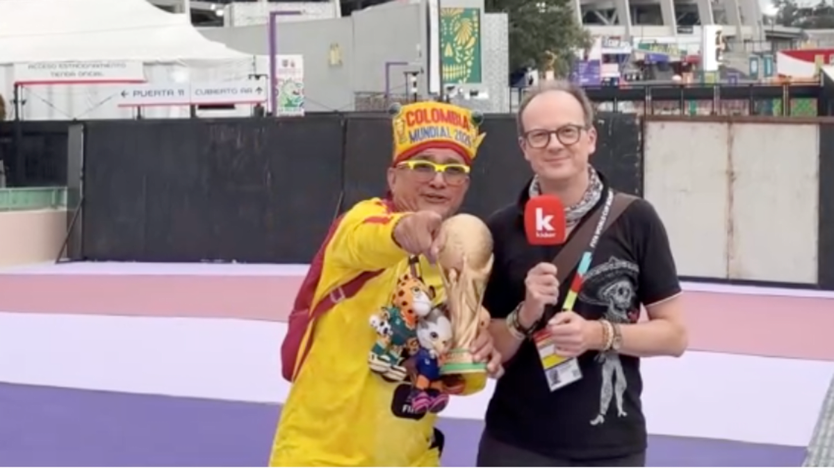 Kurios: Kolumbischer Fan übernimmt Moderation