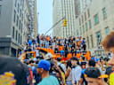 RECORD DATE NOT STATED Championship Parade takes over Downtown Manhattan as fans celebrate historic NBA, Basketball Herren, USA title. ¢ (NEW)New York, June 18 2026New York Knicks Championship Parade takes over Downtown Manhattan as fans celebrate historic NBA title. Thousands of fans gathered in Downtown Manhattan for the New York Knicks championship parade, celebrating alongside players including Jalen Brunson, Karl-Anthony Towns, and Mikal Bridges. The celebration also featured head coach Tom Thibodeau, actor Ben Stiller, and actor Timothee Chalamet, as the city marked the franchise™s long-awaited championship victory.Credits: Anthony Oliveira The News2(Foto: Anthony Oliveira Thenews2 imago images) SPO PUBLICATIONxNOTxINxUSA Copyright: xAnthonyxOliveirax