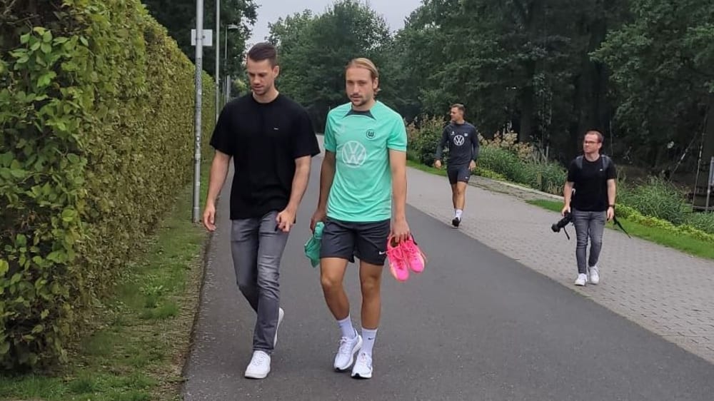 Lovro Majer auf dem Weg zum ersten Training beim VfL.