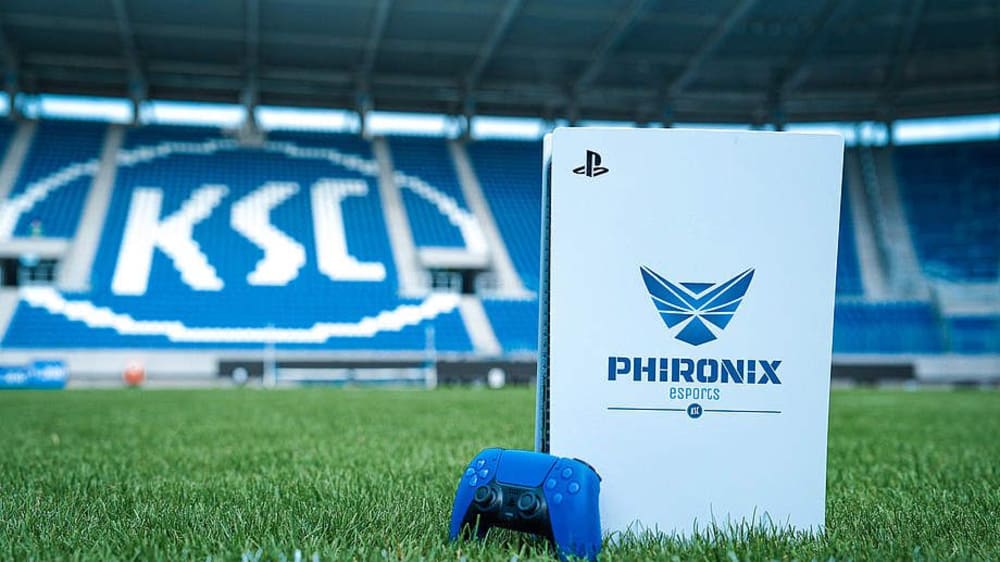 Eine PlayStation 5 hat der KSC für das hauseigene PHIRONIX-eSports-Team bereits auftreiben können - fehlt nur noch der Kader.