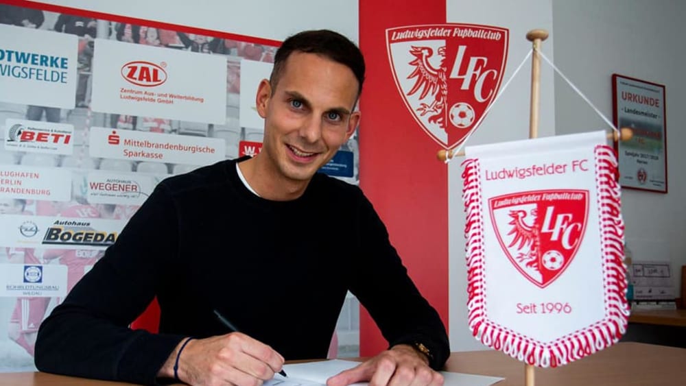 Die Tinte ist trocken: Der Ludwigsfelder FC hat Aaron Müller als neuen Trainer verpflichtet.