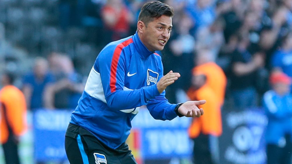 Feiert mit Hertha den ersten Ligasieg der Saison: Trainer Ante Covic.