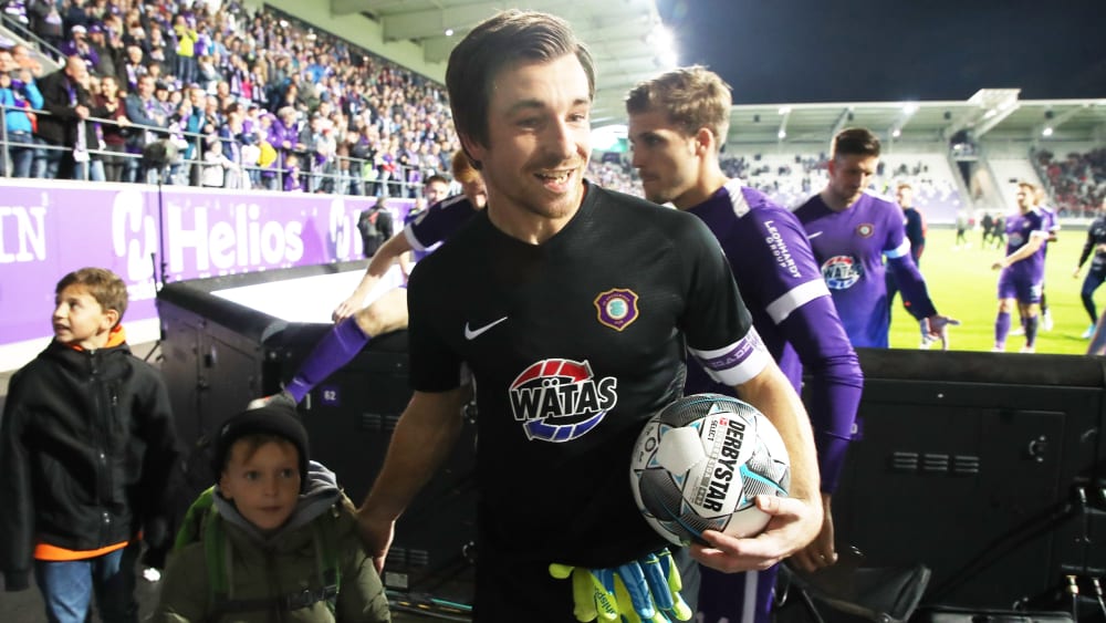 Matchwinner: Aues Keeper Martin Männel parierte in der zehnten Minute der Nachspielzeit einen Strafstoß.