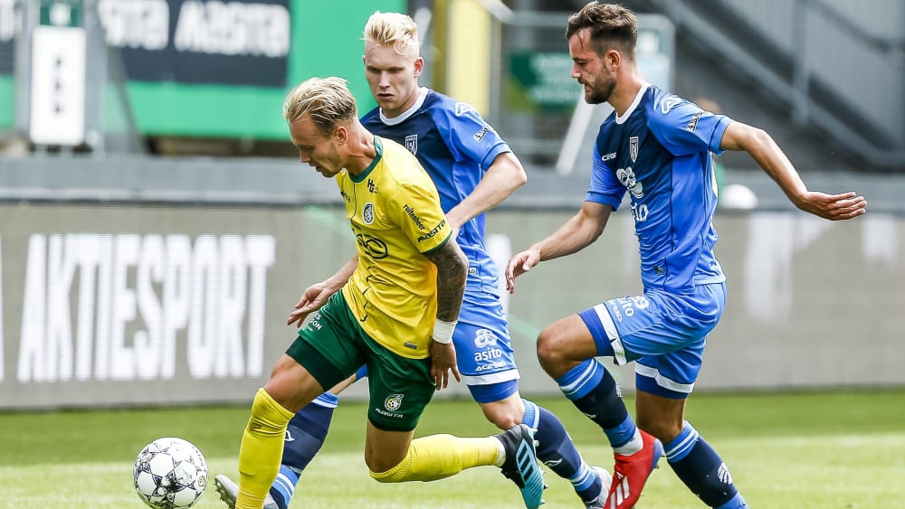 Für Deutschland im Einsatz: Lennart Czyborra (2.v.l., U 20) und Orestis Kiomourtzoglou (U 21) von Heracles Almelo.