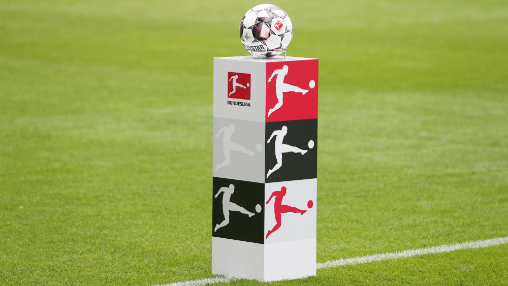 Frühestens ab dem 3. April könnte in den obersten beiden deutschen Profiklassen wieder der Ball rollen.