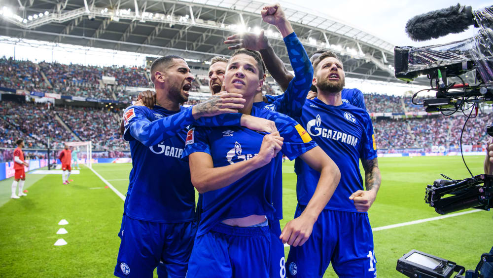 Großer Jubel: Amine Harit (vorne) feiert mit seinen Kollegen seinen Treffer zum 2:0.