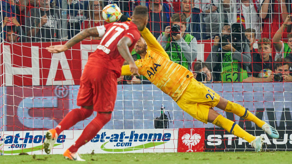 Jerome Boateng, Paulo Gazzaniga (re.)