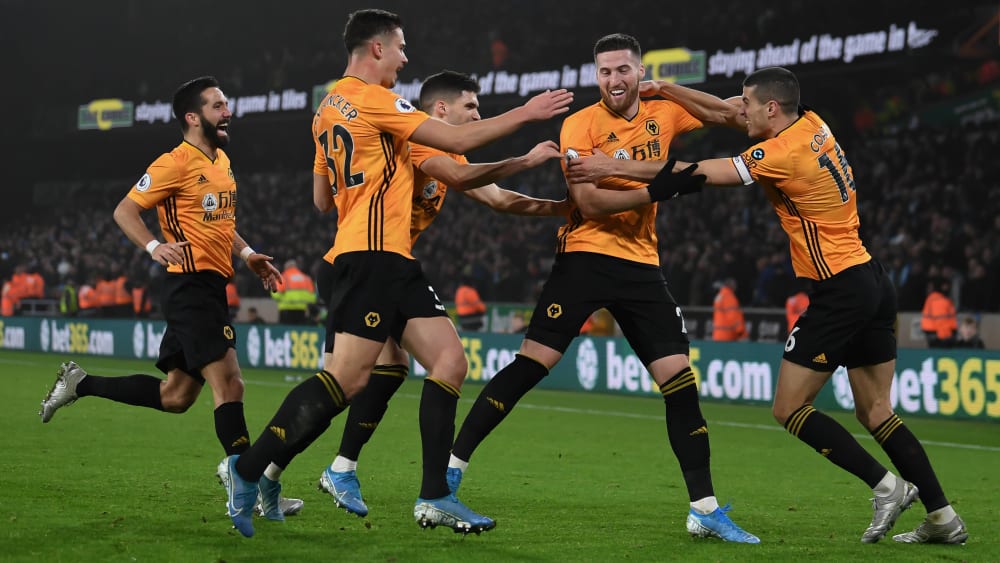 Erzielte den viel umjubelten Siegtreffer für die Wolverhampton Wanderers: Matt Doherty (2.v.r.).