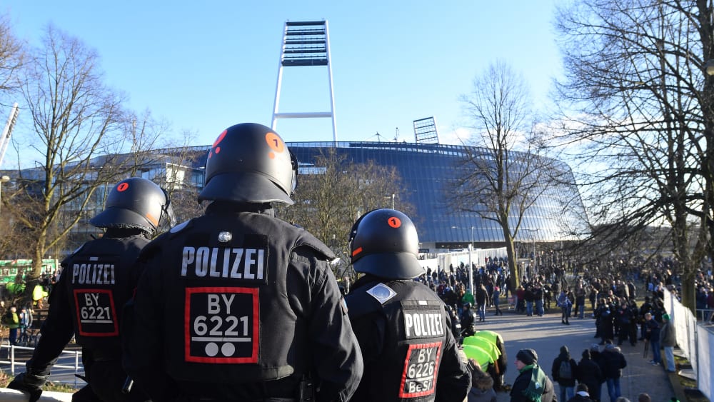 Musste nach der Partie noch eingreifen: Die Bremer Polizei