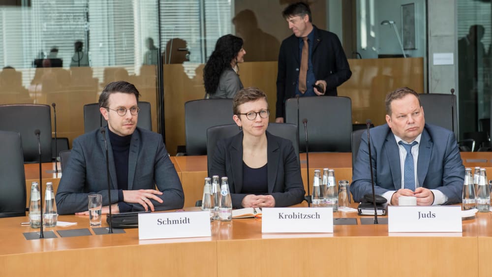 Sebastian Schmidt (links) und Claudia Krobitzsch vom DFB