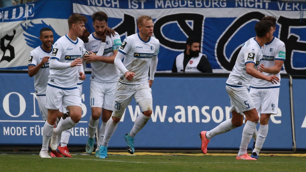Magdeburgs Sören Bertram (Nummer 20) sorgte ganz spät für den Ausgleich im Spiel bei Waldhof Mannheim.