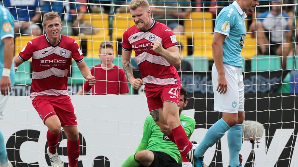 Siegtreffer: Andreas Voglsammer (Mitte) erzielte das 1:0 per Kopfball.