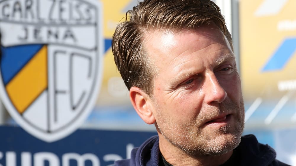 Jenas Coach Rico Schmitt ist voller Vorfreude auf das Spiel gegen den Halleschen FC.