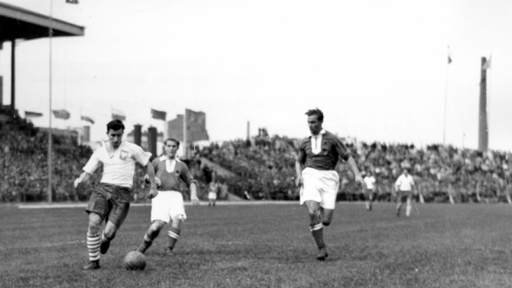 1952 - Die DDR-Nationalmannschaft bestreitet ihr erstes ...