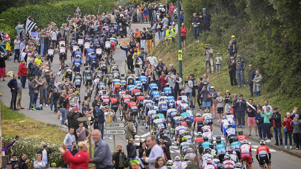 Tour de France: Massenstürze überschatten Alaphilippes ...