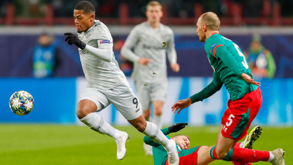 Musste zur Pause weichen: Leverkusens Leon Bailey (li.).