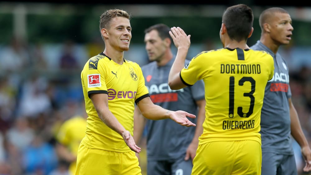 Erst bejubelt er seinen Treffer, dann muss er verletzt raus: Thorgen Hazard.
