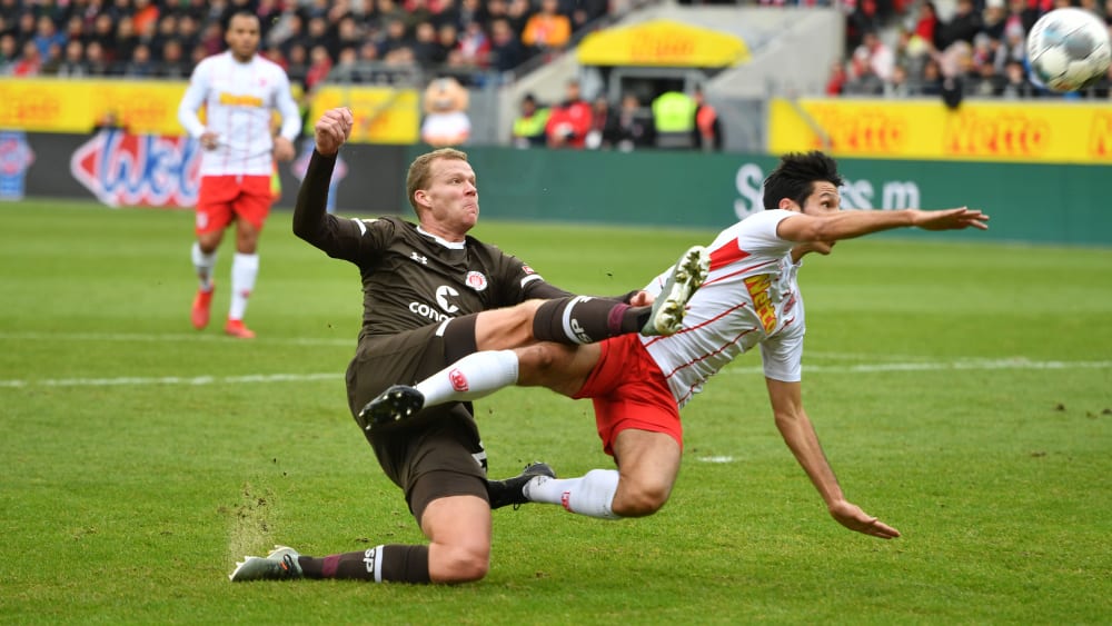 St. Paulis Henk Veerman (li.) gegen Marcel Correia