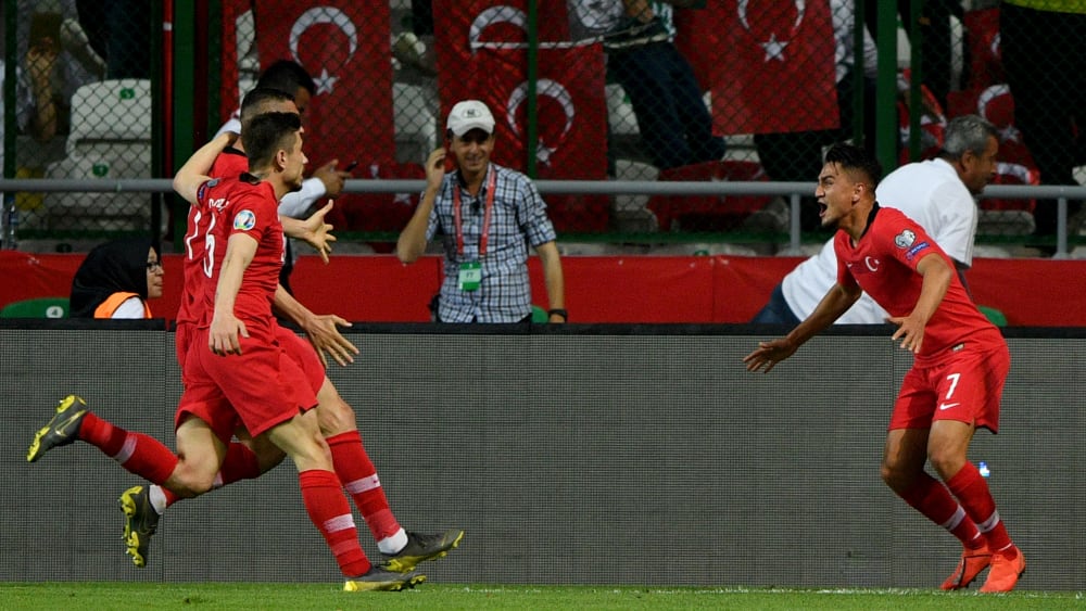 Riesenfreude: Cengiz Ünder (r.) bejubelt sein 2:0.
