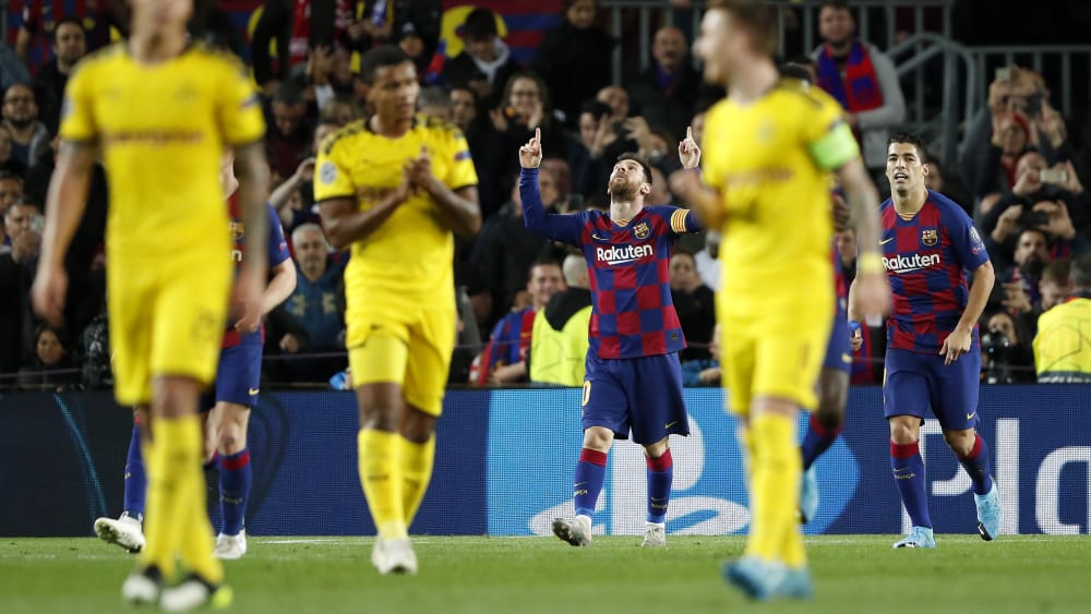 Ein Bild, das Bände spricht: Während die Dortmunder zum Anstoß trotten, jubelt Lionel Messi im Hintergrund über seinen Treffer zum 2:0.