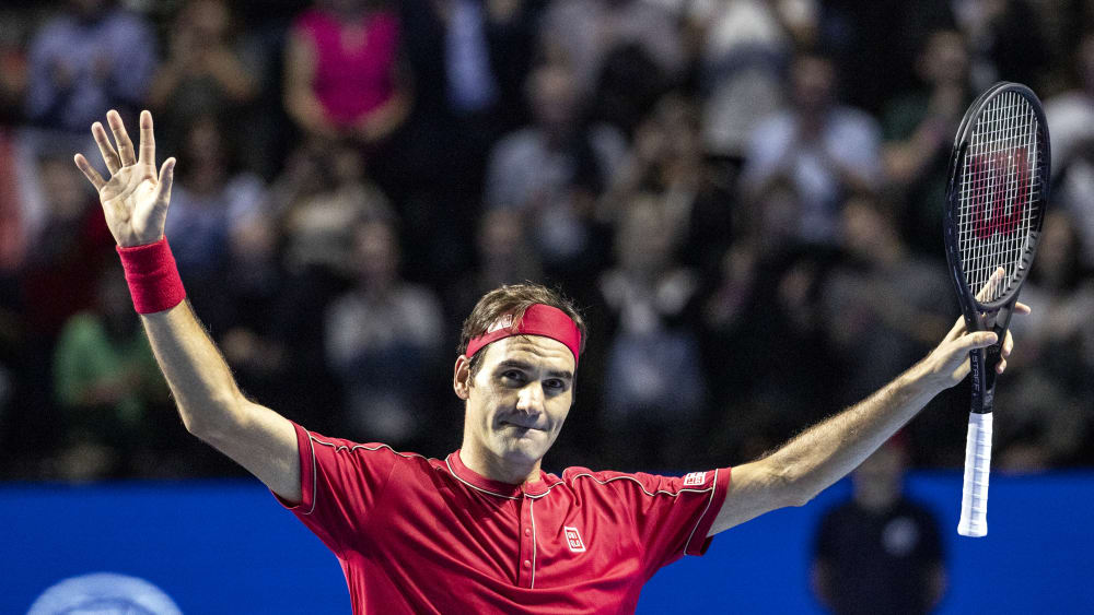 Roger Federer jubelt nach seinem Sieg gegen Stefanos Tsitsipas