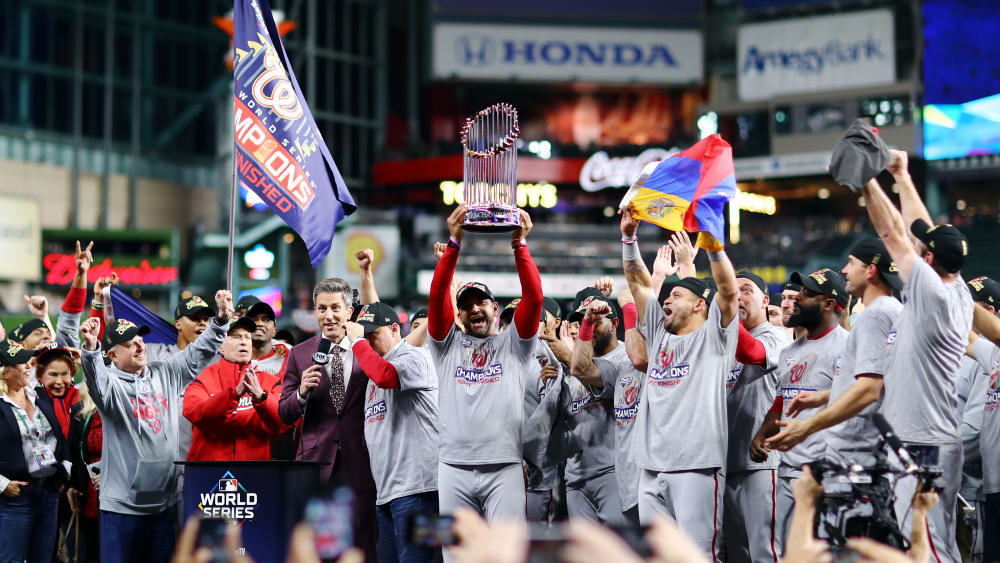 Die Washington Nationals jubeln nach dem entscheidenden Sieg bei den Houston Astros.