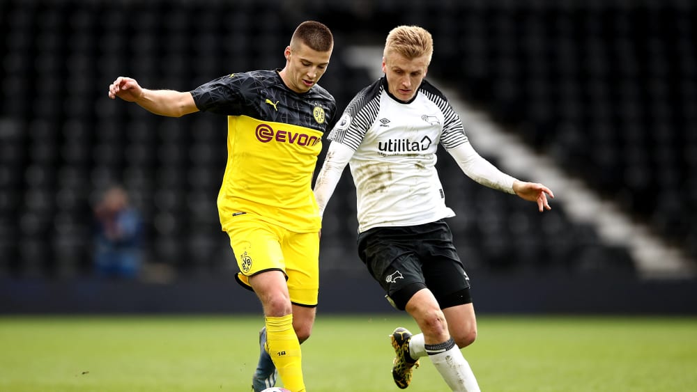 Kapitän Tobias Raschl unterlag mit dem BVB in der Playoff-Runde der Youth League mit 1:3 gegen Derby County.
