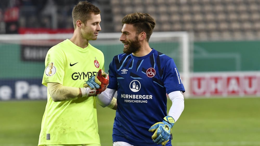 Hauptdarsteller unter sich: Kaiserslauterns Keeper Lennart Grill (li.) und Nürnbergs Aushilfsschlussmann Enrico Valentini.