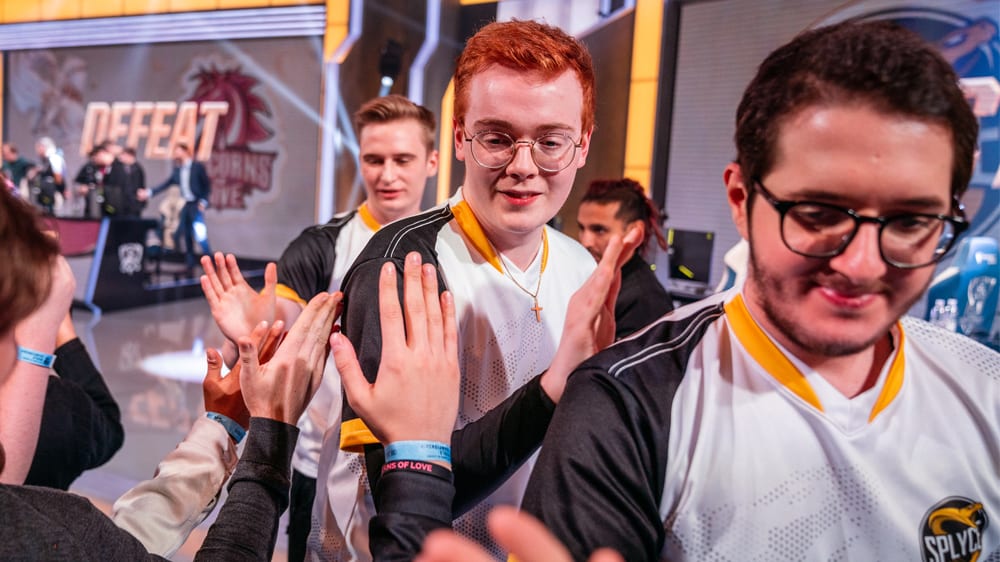 WorldsVorrunde: Während Splyce feiert, müssen die Unicorns of Love ihre Sachen packen.