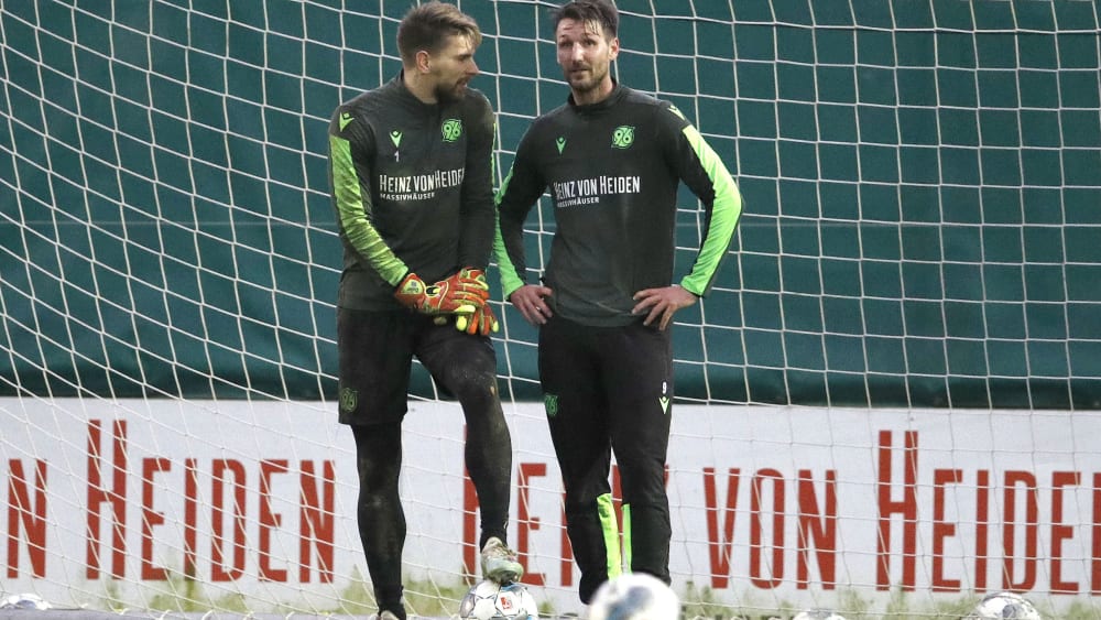 Trainieren oben, spielen unten: Christian Schulz (re.), hier mit Keeper Ron-Robert Zieler.