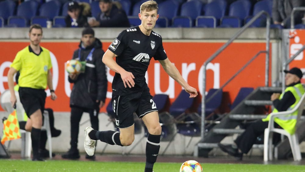 Oliver Steurer am Ball (hier noch im Trikot der KFC Uerdingen).