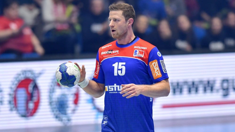 HWB Balingen-Weilstetten-Spieler Martin Strobel mit einem Ball in der Hand.