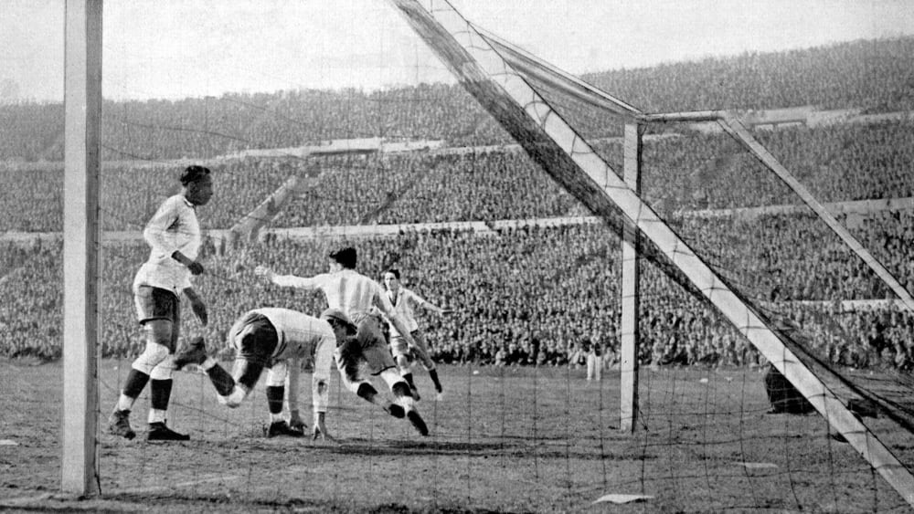100 Jahre kicker 1930 Die erste WM in Uruguay mit Schusswaffen und