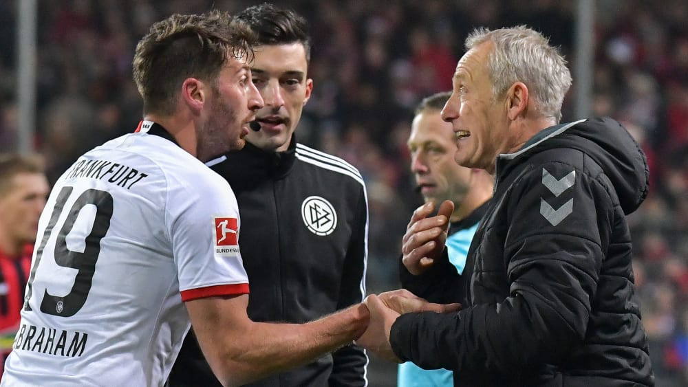 Wiederholungstäter: Frankfurts Kapitän David Abraham, rechts Freiburgs Trainer Christian Streich.
